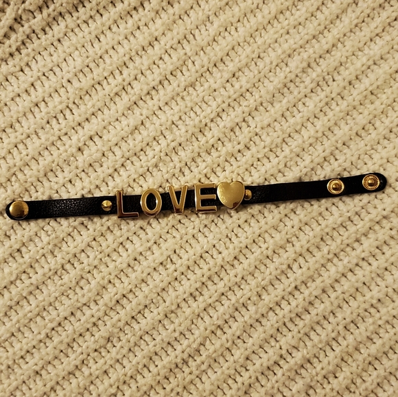 Lips Necklace 💋 & LOVE Bracelet ❤ - Picture 4 of 6